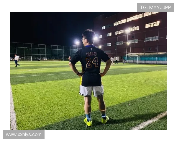 足球明星搞笑穿搭篮球服的趣味图片分享